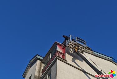 建工街道延虹社區：鐵皮松動使人驚 社區協調促修繕